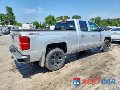 Trzecie zdjęcie samochodu z tyłu: 2017 CHEVROLET SILVERADO K1500 LT VIN:1GCVKREC6HZ252446 - miniatura