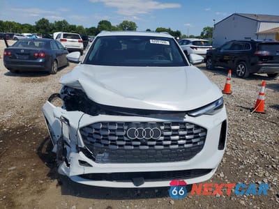 Piąte zdjęcie samochodu w środku: 2025 AUDI Q5 PREMIUM VIN:WA11AAGU1S2016516 - miniatura
