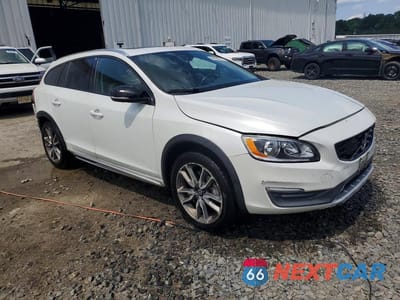 Czwarte zdjęcie samochodu z boku: 2016 VOLVO V60 CROSS COUNTRY PREMIER VIN:YV4612HK4G1018852 - miniatura