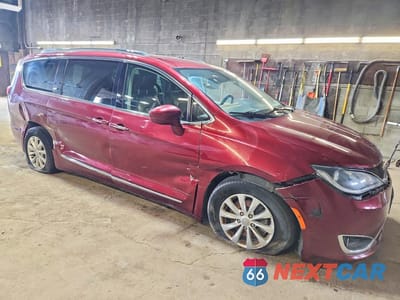 Czwarte zdjęcie samochodu z boku: 2019 CHRYSLER PACIFICA TOURING L VIN:2C4RC1BG3KR704765 - miniatura