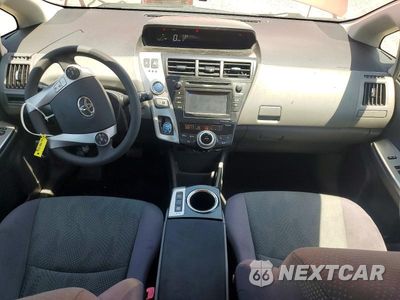Zdjęcie 8 z 12 samochodu: 2012 TOYOTA PRIUS V THREE VIN:JTDZN3EUXC3171900 - miniatura