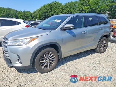 2017 TOYOTA HIGHLANDER XLE 5TDJZRFH2HS439902 - główne zdjęcie licytacji z USA - miniatura
