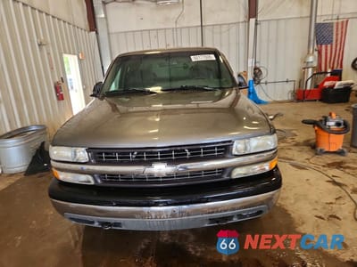Piąte zdjęcie samochodu w środku: 2002 CHEVROLET SILVERADO K1500 VIN:2GCEK19V321112044 - miniatura