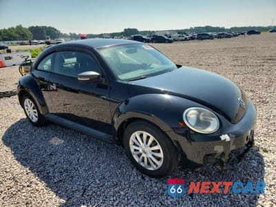 Czwarte zdjęcie samochodu z boku: 2012 VOLKSWAGEN BEETLE VIN:3VWFP7AT6CM646231 - miniatura
