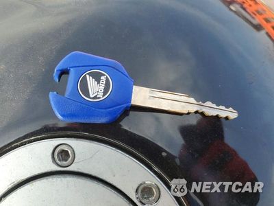 Zdjęcie 8 z 9 samochodu: 2002 HONDA CBR900 RR VIN:JH2SC50152M001072 - miniatura