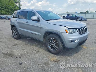 Czwarte zdjęcie samochodu z boku: 2018 JEEP GRAND CHEROKEE LAREDO VIN:1C4RJEAG8JC429982 - miniatura