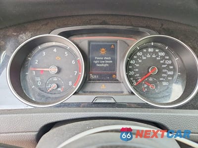 Zdjęcie 9 z 12 samochodu: 2021 VOLKSWAGEN GTI S VIN:3VW6T7AU8MM005975 - miniatura