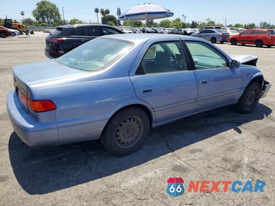 Trzecie zdjęcie samochodu z tyłu: 2000 TOYOTA CAMRY LE VIN:JT2BG22K5Y0460029 - miniatura
