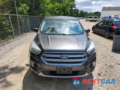 Piąte zdjęcie samochodu w środku: 2017 FORD ESCAPE SE VIN:1FMCU0GD5HUD73898 - miniatura