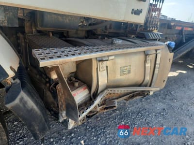 Zdjęcie 9 z 10 samochodu: 2019 VOLVO VHD ROLLBACK TOW TRUCK VIN:4V5KC9DH1KN905731 - miniatura