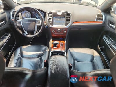 Zdjęcie 8 z 12 samochodu: 2012 CHRYSLER 300 LIMITED VIN:2C3CCACG3CH310344 - miniatura