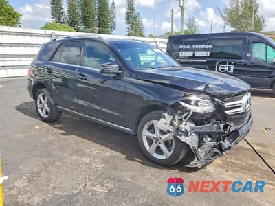 Czwarte zdjęcie samochodu z boku: 2017 MERCEDES-BENZ GLE 350 VIN:4JGDA5JB8HA993101 - miniatura