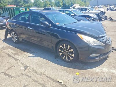 Czwarte zdjęcie samochodu z boku: 2013 HYUNDAI SONATA SE 2.0T VIN:5NPEC4ABXDH782708 - miniatura