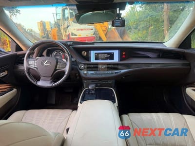 Zdjęcie 9 z 10 samochodu: 2018 LEXUS LS 500 VIN:JTHB5LFF7J5003830 - miniatura