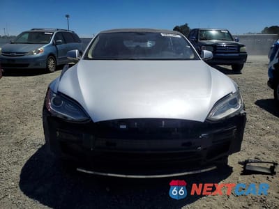 Piąte zdjęcie samochodu w środku: 2013 TESLA MODEL S VIN:5YJSA1CN5DFP07170 - miniatura