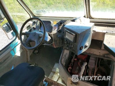Zdjęcie 8 z 12 samochodu: 2012 FREIGHTLINER MT45 CHASSIS BOX TRUCK VIN:4UZAAPDU4CCBL7709 - miniatura