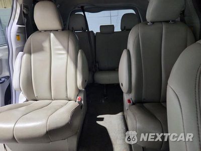 Zdjęcie 10 z 13 samochodu: 2011 TOYOTA SIENNA LE VIN:5TDJK3DC0BS020110 - miniatura