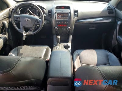 Zdjęcie 8 z 13 samochodu: 2013 KIA SORENTO EX VIN:5XYKUDA25DG412760 - miniatura