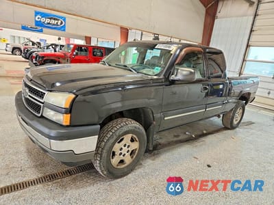 2005 CHEVROLET SILVERADO K1500 1GCEK19B35E240163 - główne zdjęcie licytacji z USA - miniatura