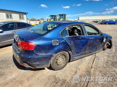Trzecie zdjęcie samochodu z tyłu: 2014 VOLKSWAGEN JETTA BASE VIN:3VW2K7AJ3EM232841 - miniatura