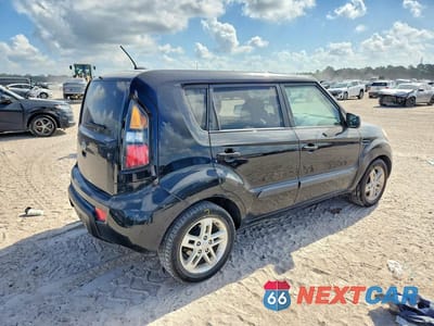 Trzecie zdjęcie samochodu z tyłu: 2011 KIA SOUL + VIN:KNDJT2A21B7351078 - miniatura