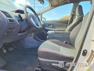 Zdjęcie 7 z 12 samochodu: 2012 TOYOTA PRIUS V TWO VIN:JTDZN3EU4C3072733 - miniatura