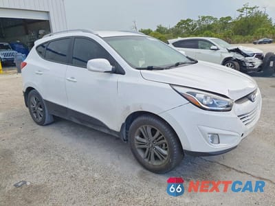 Czwarte zdjęcie samochodu z boku: 2015 HYUNDAI TUCSON SE VIN:KM8JU3AG1FU114172 - miniatura