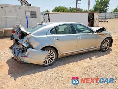 Trzecie zdjęcie samochodu z tyłu: 2016 LEXUS LS 460 VIN:JTHCL5EF2G5027520 - miniatura