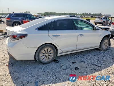 Trzecie zdjęcie samochodu z tyłu: 2016 HYUNDAI SONATA HYBRID SE VIN:KMHE24L16GA009121 - miniatura