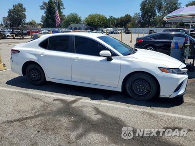Czwarte zdjęcie samochodu z boku: 2018 TOYOTA CAMRY SE VIN:4T1B11HK4JU564581 - miniatura