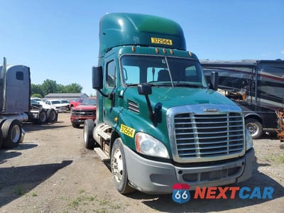 2018 FREIGHTLINER CASCADIA 113 SEMI TRUCK 3AKBGADV2JSJL4392 - główne zdjęcie licytacji z USA - miniatura