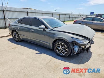 Czwarte zdjęcie samochodu z boku: 2020 HYUNDAI SONATA SEL VIN:5NPEL4JA2LH038705 - miniatura