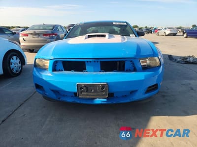 Piąte zdjęcie samochodu w środku: 2011 FORD MUSTANG VIN:1ZVBP8AM7B5126282 - miniatura