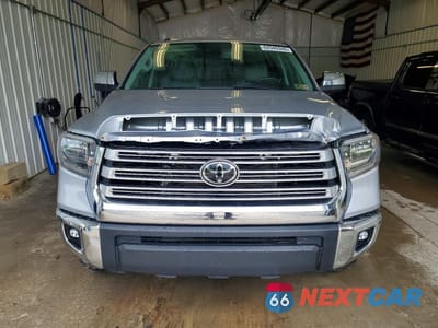 Piąte zdjęcie samochodu w środku: 2018 TOYOTA TUNDRA DOUBLE CAB LIMITED VIN:5TFBY5F13JX693668 - miniatura
