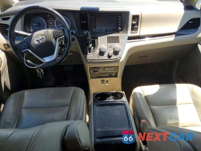Zdjęcie 8 z 14 samochodu: 2018 TOYOTA SIENNA XLE PREMIUM 8-PASSENGER VIN:5TDYZ3DC3JS953170 - miniatura