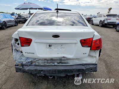 Zdjęcie 6 z 12 samochodu: 2013 KIA FORTE EX VIN:KNAFU4A28D5740990 - miniatura