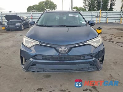 Piąte zdjęcie samochodu w środku: 2018 TOYOTA RAV4 LIMITED VIN:JTMYFREV9JJ161744 - miniatura