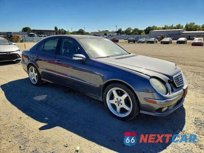 Czwarte zdjęcie samochodu z boku: 2006 MERCEDES-BENZ E 500 VIN:WDBUF70J56A832596 - miniatura
