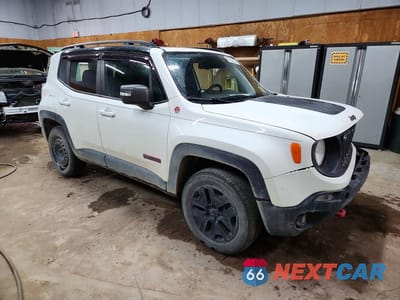 Czwarte zdjęcie samochodu z boku: 2018 JEEP RENEGADE TRAILHAWK VIN:ZACCJBCB3JPH94121 - miniatura