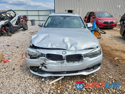 Piąte zdjęcie samochodu w środku: 2016 BMW 320 XI VIN:WBA8E5G55GNT93104 - miniatura
