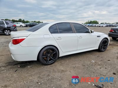 Trzecie zdjęcie samochodu z tyłu: 2008 BMW M5 VIN:WBSNB93558CX10140 - miniatura