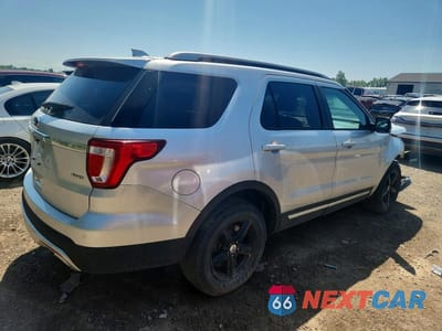 Trzecie zdjęcie samochodu z tyłu: 2016 FORD EXPLORER XLT VIN:1FM5K8D83GGA05530 - miniatura
