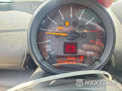 Zdjęcie 9 z 12 samochodu: 2015 MINI COUNTRYMAN VIN:WMWZC5C52FWP47850 - miniatura