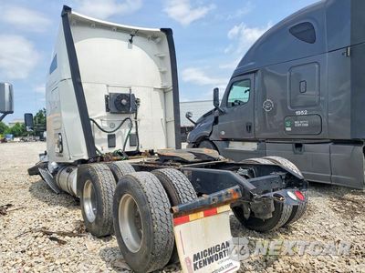 Drugie zdjęcie samochodu z przodu: 2020 KENWORTH T680 SEMI TRUCK VIN:1XKYD49X1LJ355454 - miniatura