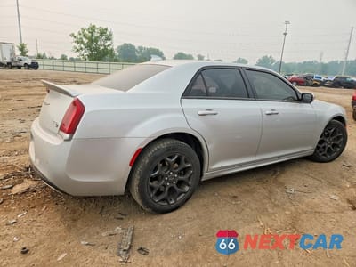 Trzecie zdjęcie samochodu z tyłu: 2019 CHRYSLER 300 S VIN:2C3CCAGGXKH573438 - miniatura