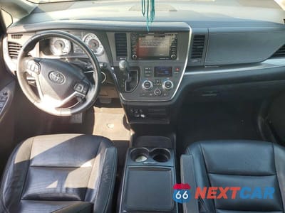 Zdjęcie 8 z 12 samochodu: 2019 TOYOTA SIENNA SE 8-PASSENGER VIN:5TDXZ3DC2KS977408 - miniatura
