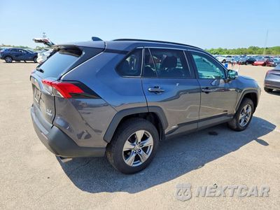 Trzecie zdjęcie samochodu z tyłu: 2024 TOYOTA RAV4 HYBRID XLE VIN:2T3RWRFV3RW210906 - miniatura