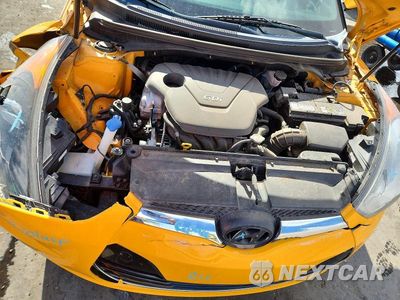 Zdjęcie 11 z 12 samochodu: 2013 HYUNDAI VELOSTER BASE VIN:KMHTC6AD1DU177482 - miniatura