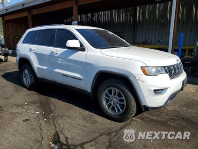 Czwarte zdjęcie samochodu z boku: 2018 JEEP GRAND CHEROKEE LAREDO VIN:1C4RJFAGXJC237906 - miniatura