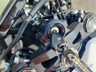 Zdjęcie 8 z 9 samochodu: 2014 HONDA CBR1000 RR VIN:JH2SC595XEK600216 - miniatura